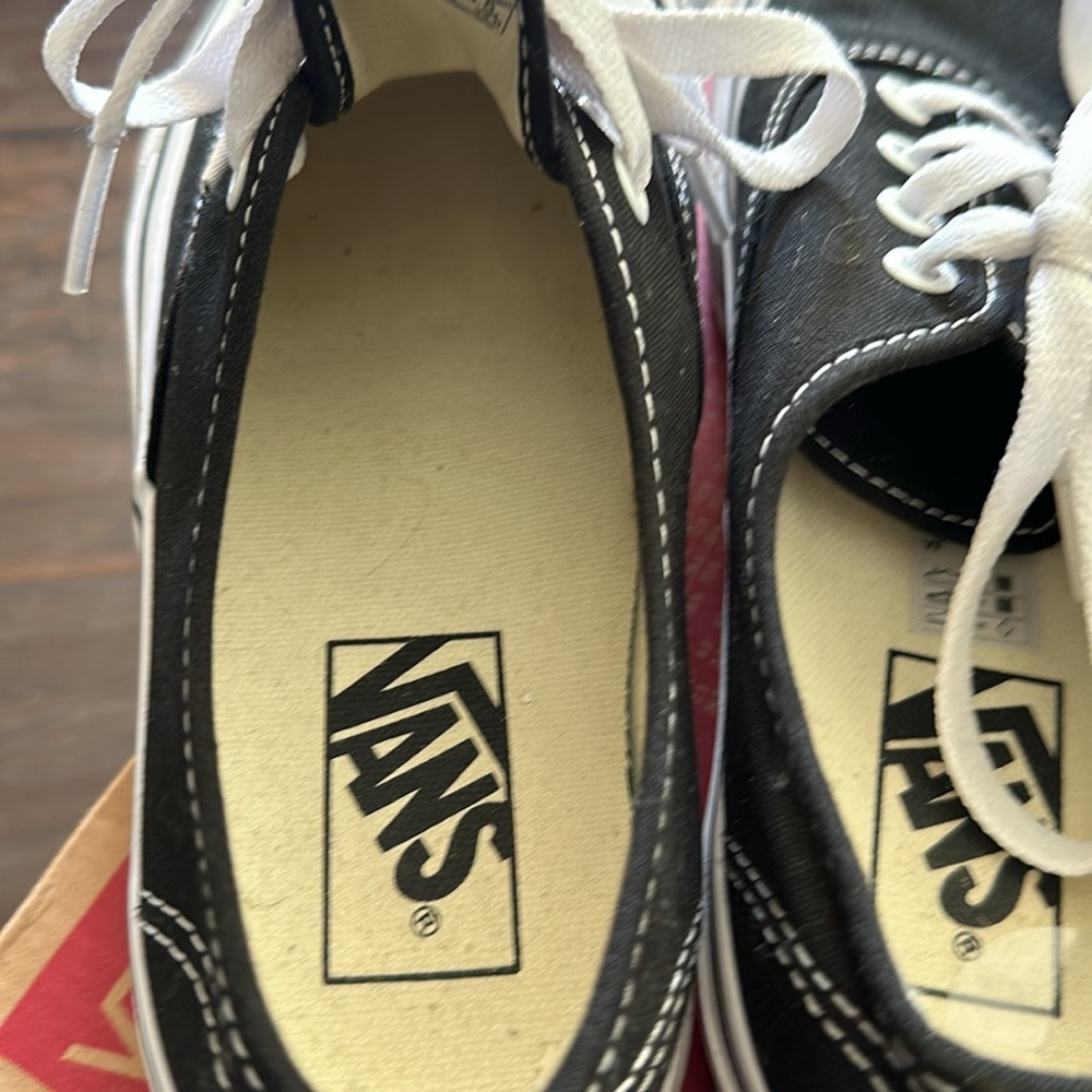 Vans - Picture 3 of 5